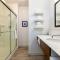 Flag Point Inn and Suites Pratt by FairBridge - Pratt
