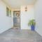 Visalia Vacation Rental with Yard 1 Mi to Downtown - Visalia