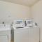Downtown Pierre Apartment about half Mi to River! - بيير
