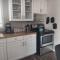 Cheerful 3 bedroom house. Great location