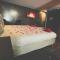 Le Confidenspa Loft 55m2 Jacuzzi - Billard - Cheminée - Terrasse