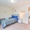 4 Mi to HPU Pet-Friendly Home with Yard!