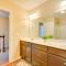 4 Mi to HPU Pet-Friendly Home with Yard!