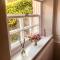 The Old Post Office Studio Apartment in a Beautiful Cotswold Village