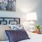 Stylish Flat in Walkable Downtown w Parking