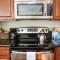 Explore OTR and Downtown from a Parkside Condo - سينسيناتي
