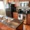 Explore OTR and Downtown from a Parkside Condo - سينسيناتي
