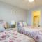 Shuttle to Beach Millville Townhome with Porch
