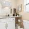 New! Beautiful 1BR in Sharon Lane