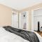 New! Beautiful 1BR in Sharon Lane - روزفيل