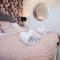 The Penthouse - Luxury 1 Bed - Panorama - Tenby