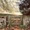 The Old Post Office Studio Apartment in a Beautiful Cotswold Village