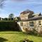The Old Post Office Studio Apartment in a Beautiful Cotswold Village