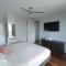Brand NEW VIP Luxury 5/5 Star Beachside Escape
