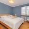 Cozy Pastel Two Bedroom Apartment in Central Gdynia by Noclegi Renters