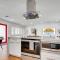 Casa Rosa 3 Bed 2 Bath with Pool & BBQ 5 Min to Beach