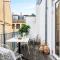 Sanders Leaves - Chic Three-Bedroom Apartment In Downtown Copenhagen