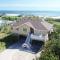 WL933, Tale of the Whale- Oceanfront, Private Beach Access, Gas Fireplace, Ocean Views - Corolla