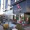 Red Carpet Hotel & Suites
