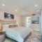Stylish St Petersburg Condo with Balcony and Bay Views - St Petersburg