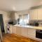 One Bedroom Annex with Private Entrance - Morden