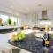 Garden Villa CW70 HOT TUB Lakeside Spa