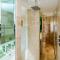 Garden Villa CW70 HOT TUB Lakeside Spa Garden Villa CW70 HOT TUB Lakeside Spa