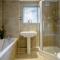 Wren Lodge HM11 HOT TUB Lakeside Spa Property