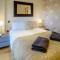 Wren Lodge HM11 HOT TUB Lakeside Spa Property