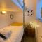 Above PORTHMINSTER BEACH - - St James Rest - - A STYLISH GROUND-FLOOR PRIVATE APARTMENT - - Kids Love The Cabin Bunk Room - - BEAUTIFULLY REFURBISHED