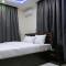 JKA 1-BEDROOM-Apart 24HRS POWER Unlimited WIFI , GARDEN PATIO AREA ,FREE DAILY HOUSEKEEPING