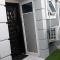 JKA 1-BEDROOM-Apt 24HRS POWER Unlimited WIFI , GARDEN PATIO AREA,FREE DAILY HOUSEKEEPING