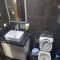 Sheryll Escapes - 314 La Grande, Comfy studio with hotel amenities!