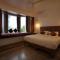 BHOPAL LAKE STAYS