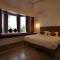 BHOPAL LAKE STAYS