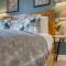 2-Bedroom Cosy, Spacious, & Modern City Apartment, Prime Location! Sleeps 6, Southampton Ocean Village - by Blue Puffin Stays