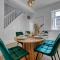 Stunning Design 3-Bedroom Townhouse Retreat in Southsea, Sleeps 8, Chic and Spacious with Free Parking Permit, WORK CONTRACTORS SPECIAL OFFER AVAILABLE! - by Blue Puffin Stays
