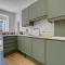 Stunning Design 3-Bedroom Townhouse Retreat in Southsea, Sleeps 8, Chic and Spacious with Free Parking Permit, WORK CONTRACTORS SPECIAL OFFER AVAILABLE! - by Blue Puffin Stays