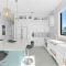 Luxury Seaside Escape ~ Heated Pool w Jacuzzi ~ Elevator ~ Dock ~ Scenic Views - 马拉松