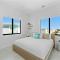 Luxury Seaside Escape ~ Heated Pool w Jacuzzi ~ Elevator ~ Dock ~ Scenic Views - 马拉松