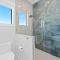 Luxury Seaside Escape ~ Heated Pool w Jacuzzi ~ Elevator ~ Dock ~ Scenic Views - 马拉松