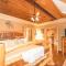 Colibri Cabin on a peaceful lake, with a hot tub! - East Bernstadt