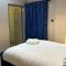 One Bedroom Apartment in Walsall Sleeps 4 FREE WIFI By Villazu - Bloxwich