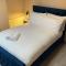 One Bedroom Apartment in Walsall Sleeps 4 FREE WIFI By Villazu - Bloxwich