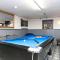 Pass the Keys Modern en-suite room in country PubRestaurant 1