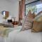Ocean Village 1-Bedroom Luxurious, Stylish & Cosy Apartment, Central Location in Southampton, Sleeps 4 - SUMMER SPECIAL OFFER AVAILABLE! - by Blue Puffin Stays