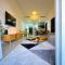 Luxury & Centric Flat with Balcony views in Marina - Dubaj