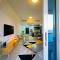 Luxury & Centric Flat with Balcony views in Marina - Dubaj