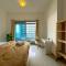 Luxury & Centric Flat with Balcony views in Marina - Dubaj