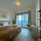 Luxury & Centric Flat with Balcony views in Marina - Dubaj
